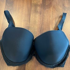 Wacoal underwire 32F. Only worn once!